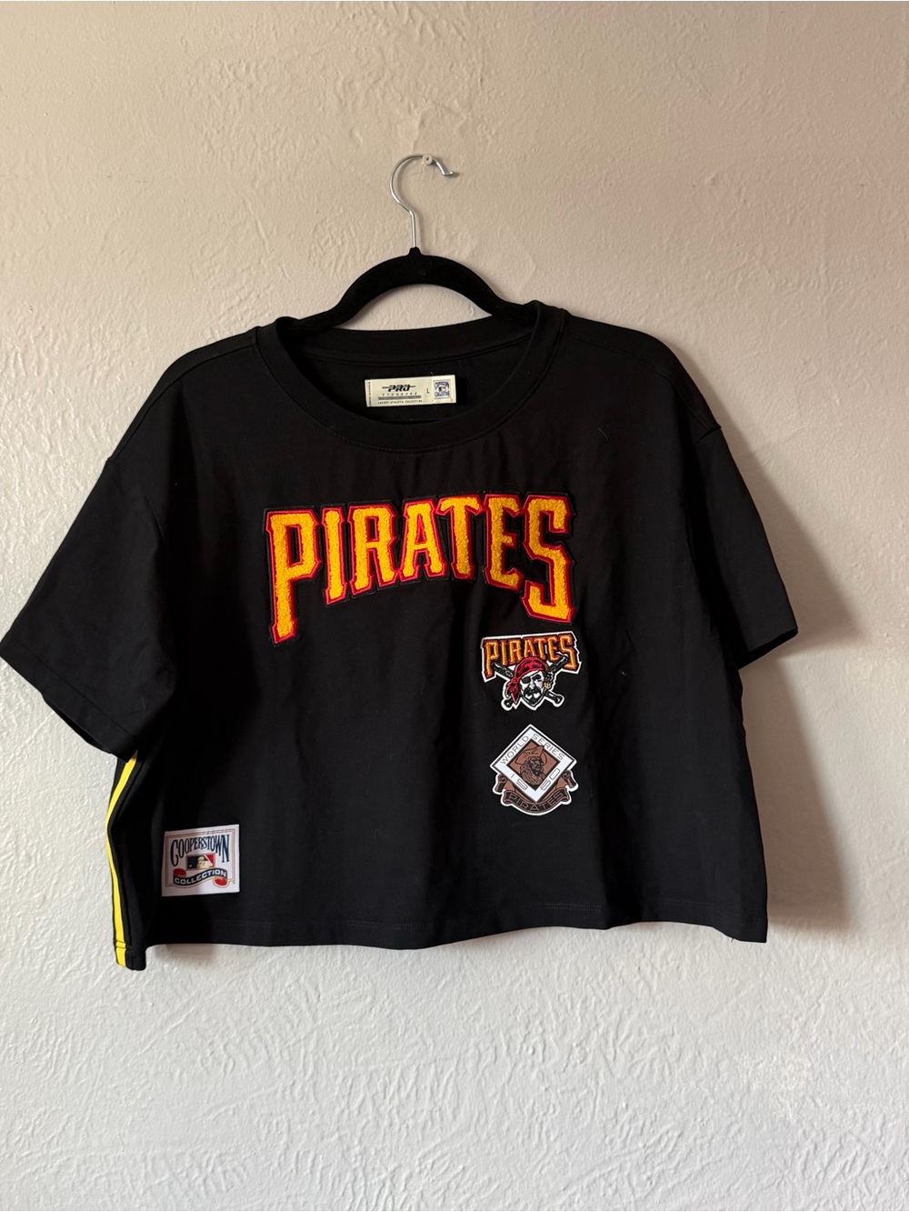 Pro Standard Pittsburgh Pirates Crop Tee